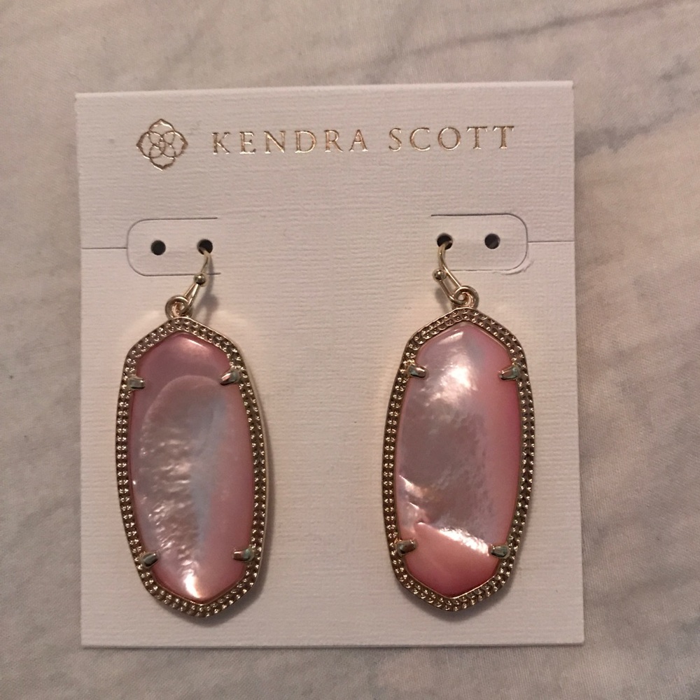 Elle Drop Earrings In Blush Pearl